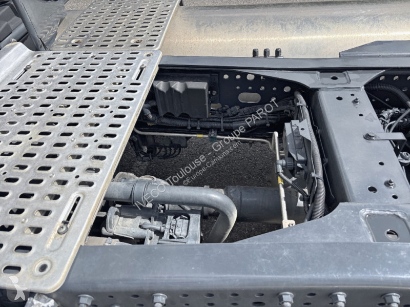Traktor Iveco Hi-Way AS 400CV GNL