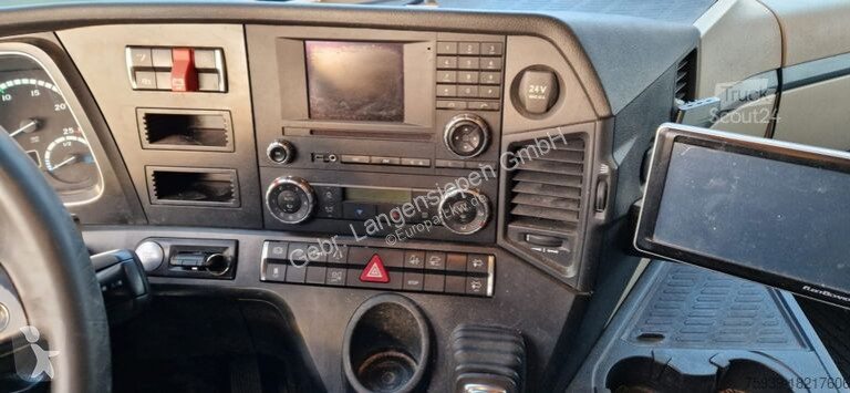 Traktor Mercedes 1842 4x2
