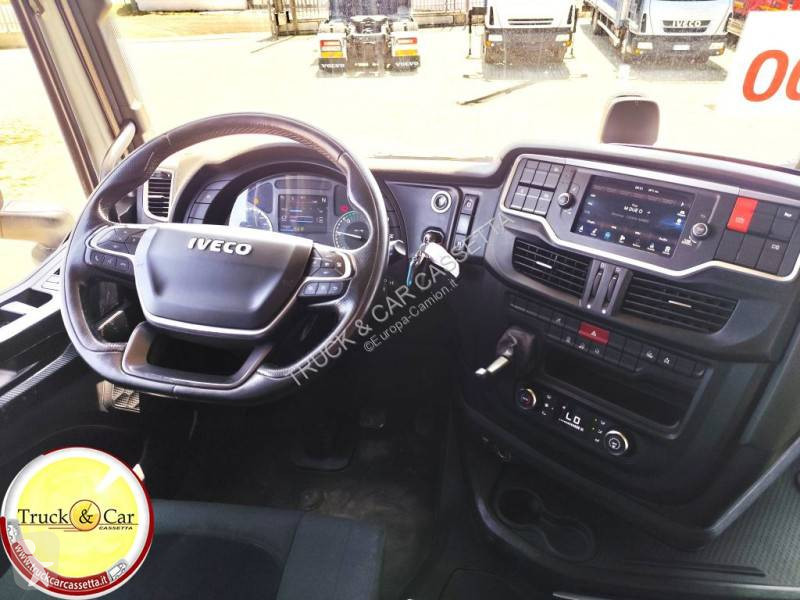 Traktor Iveco