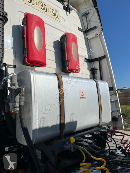 Traktor Volvo 750