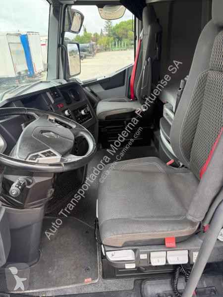 Traktor Renault 520 Gamme T