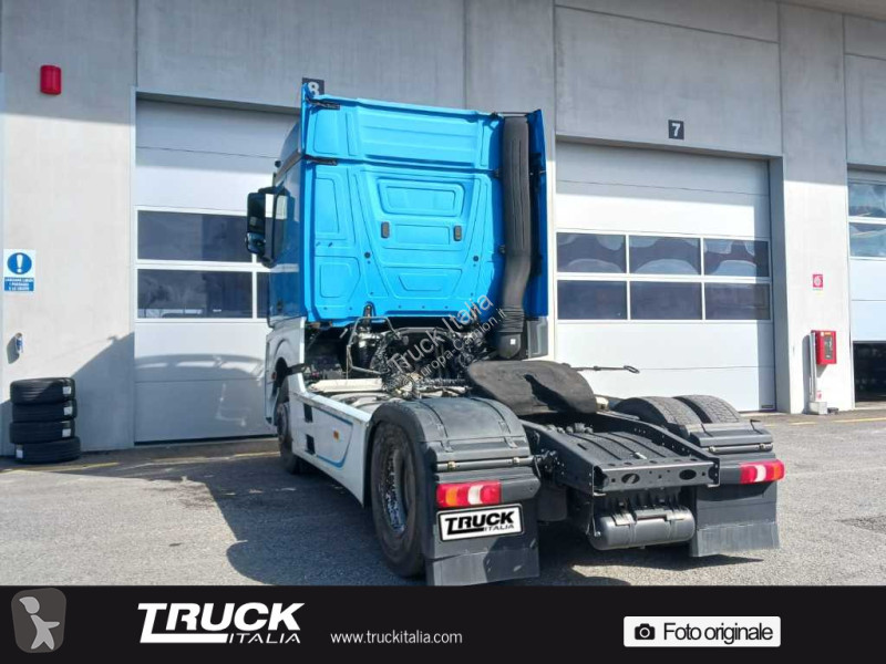 Tractor Mercedes V