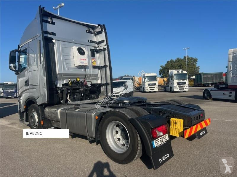 جرار Iveco S-WAY 500