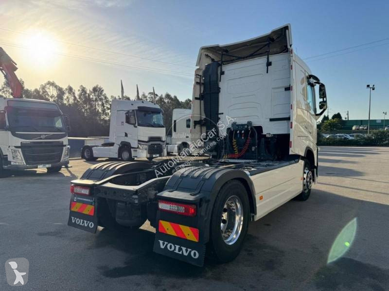 جرار Volvo