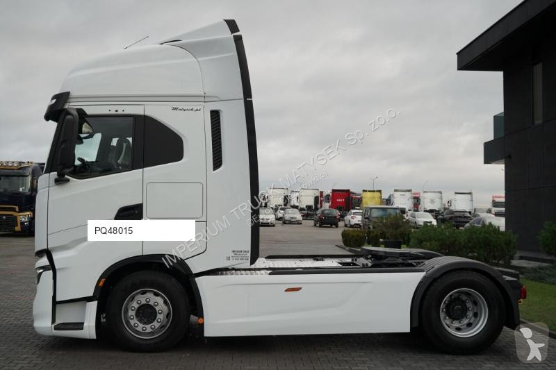 Влекач Iveco 480