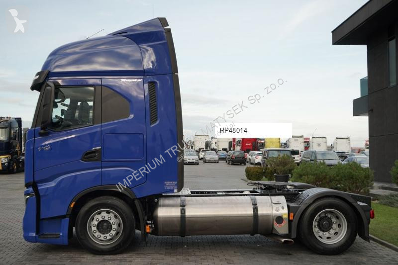 Влекач Iveco 460