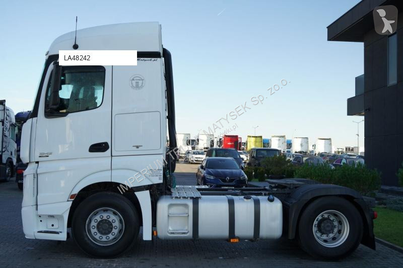 جرار Mercedes ACTROS 1842