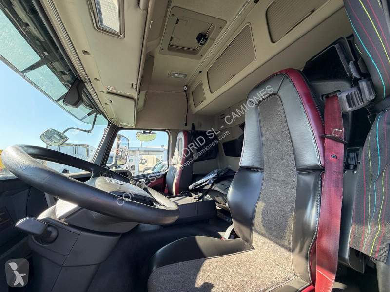 جرار Volvo  450