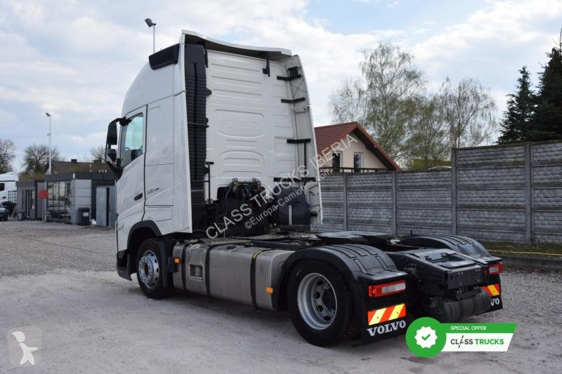 Тягач Volvo 500 Globetrotter XL Varios