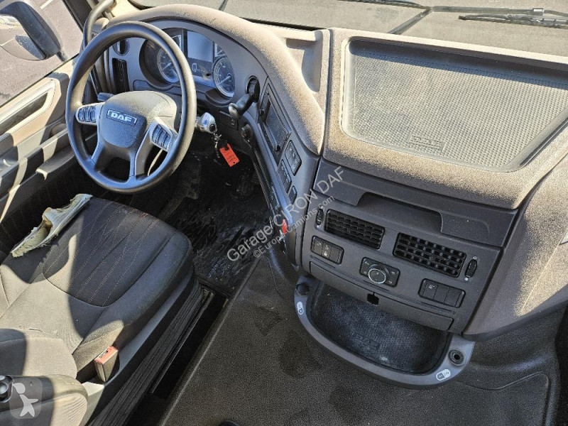Ciągnik siodłowy DAF 530