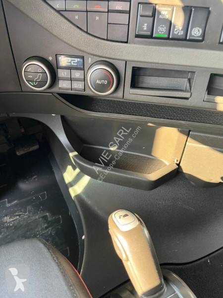 جرار Volvo