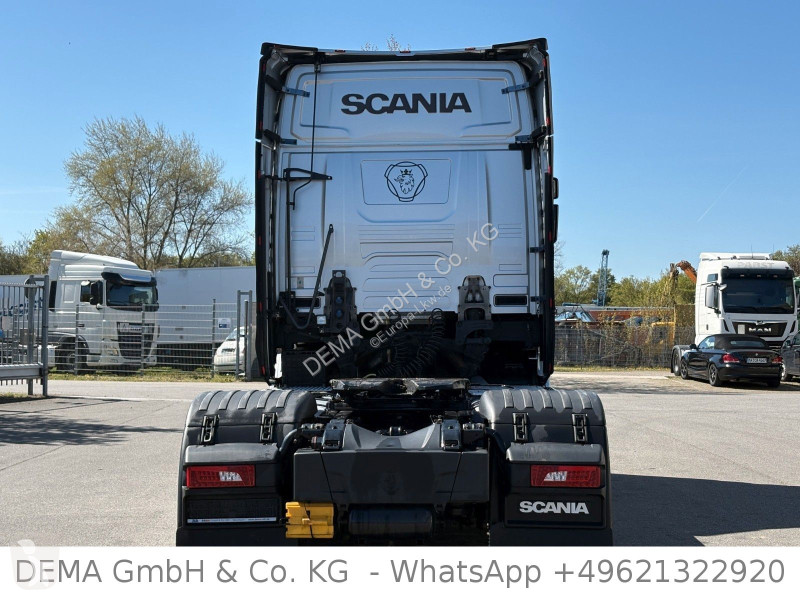 جرار Scania...