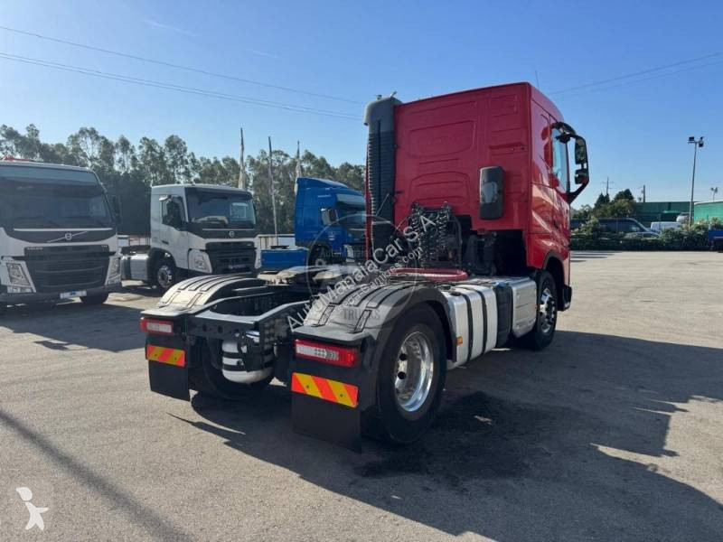جرار Volvo