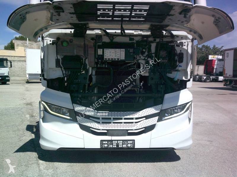 Nyergesvontató Iveco 440 S 48