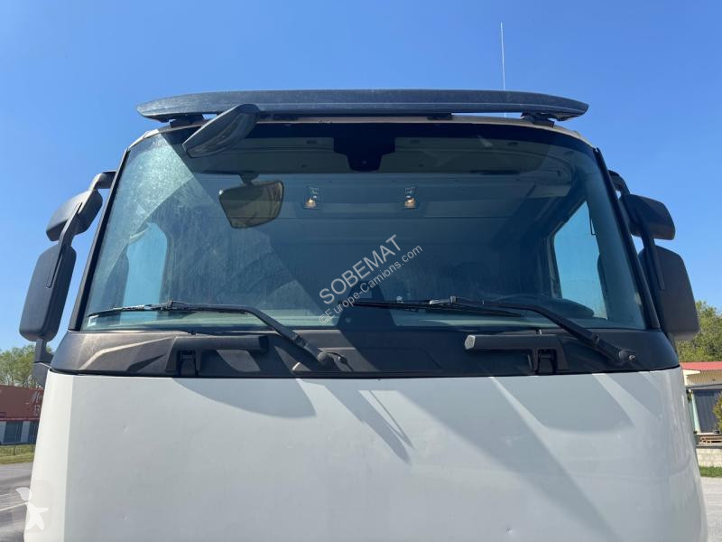 جرار Renault 440