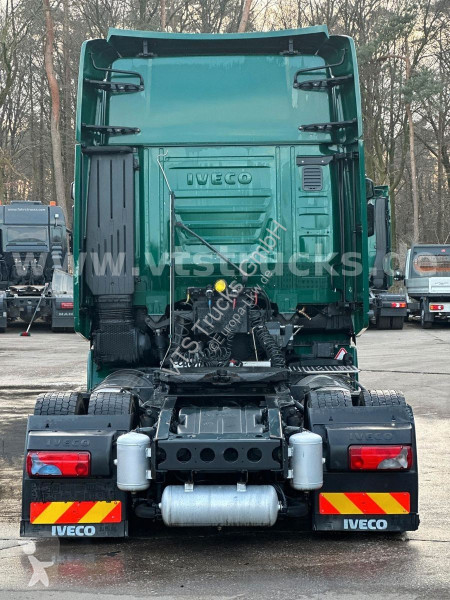 Iveco 460 NP 4x2 LNG tractor unit