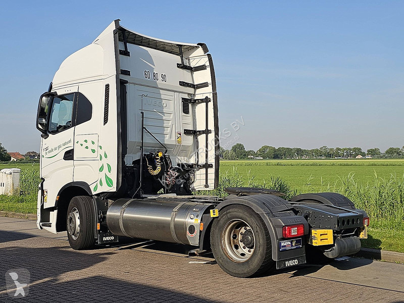 Iveco AS440S46 LNG tractor unit