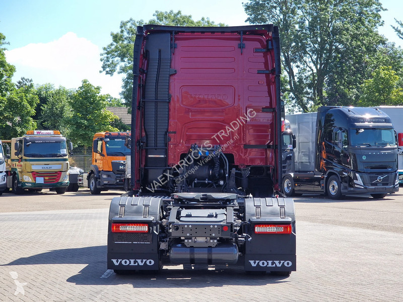 جرار Volvo 13540 Aero Globetrotter XL 4x2 - New...