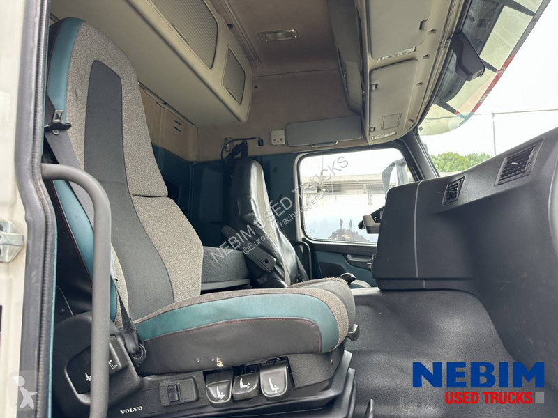 جرار Volvo - 388.765km - Volvo Dynamic Steering