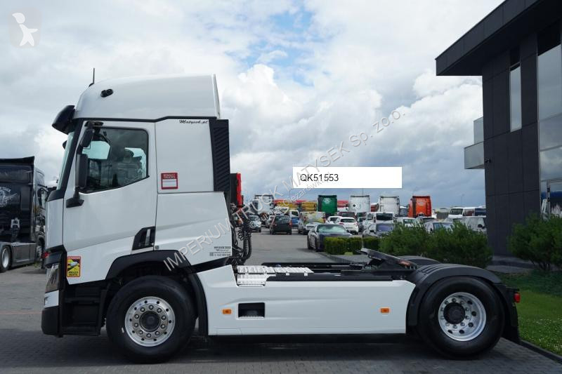 Влекач Renault T 520
