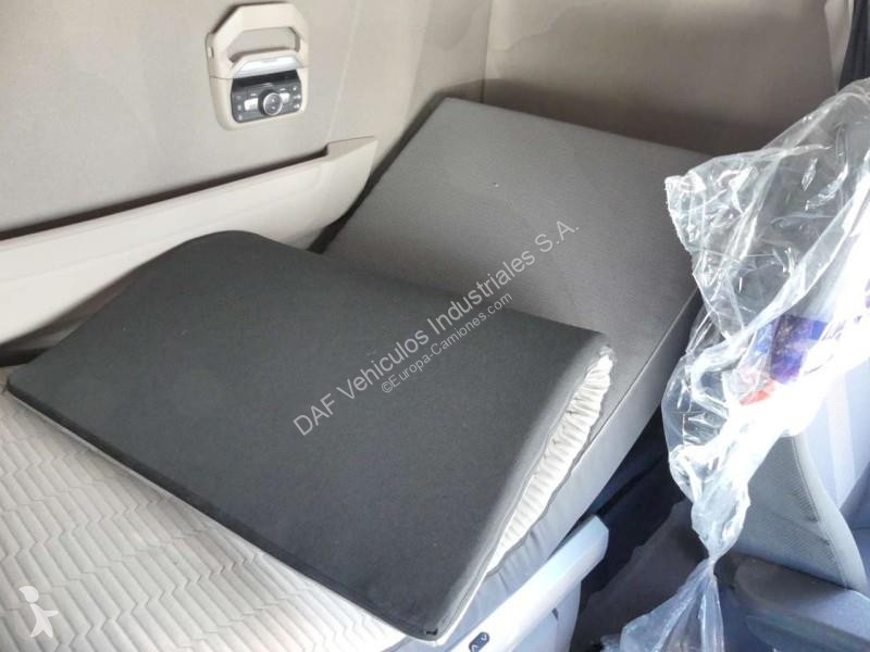 جرار DAF XG  FT 4X2