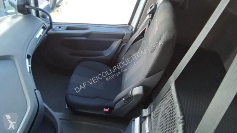 جرار DAF XFn  FT 4X2