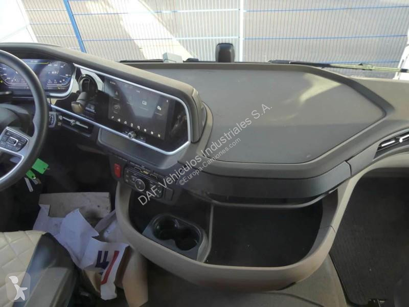 جرار DAF XG  FT 4X2
