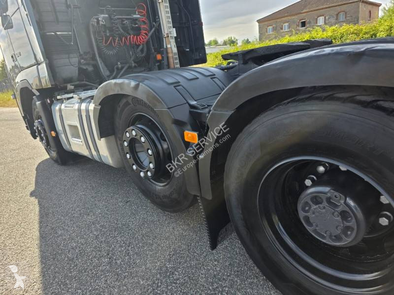 جرار Volvo