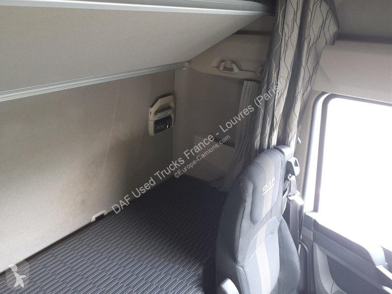 جرار DAF XFn  FT LOW DECK 4X2
