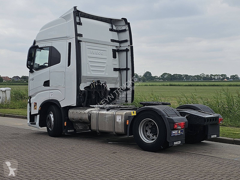 جرار Iveco AS440S49