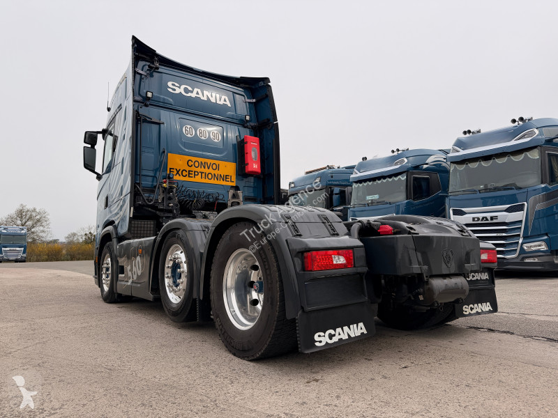 جرار Scania  560