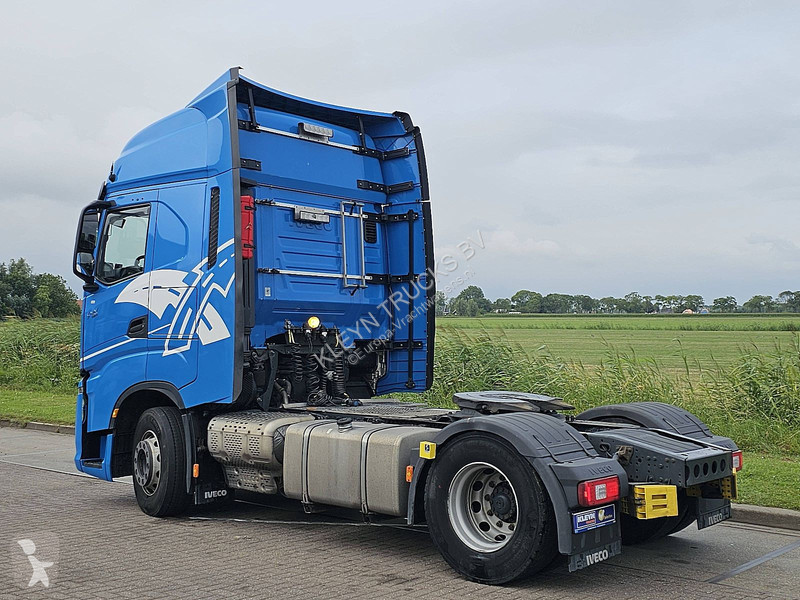 جرار Iveco AS440S49