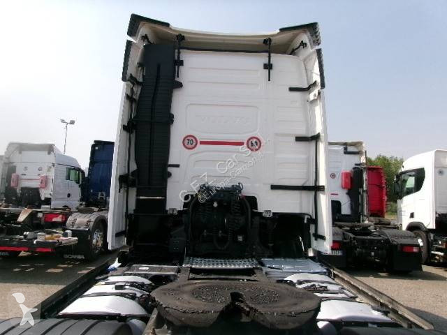 جرار Volvo