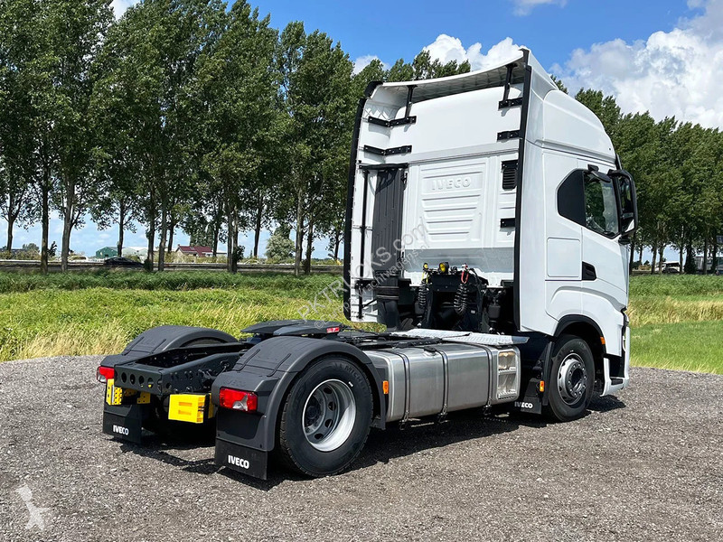 جرار Iveco S-Way AS440S43T/P AT Tractor Head (8...