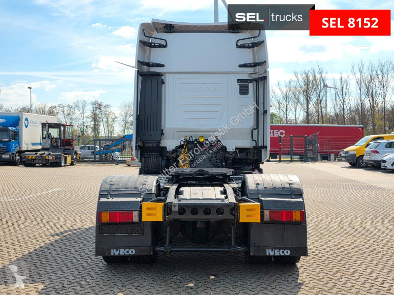 جرار Iveco 420 / Intarder