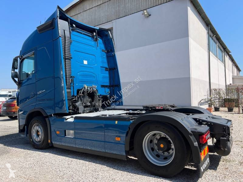 جرار Volvo