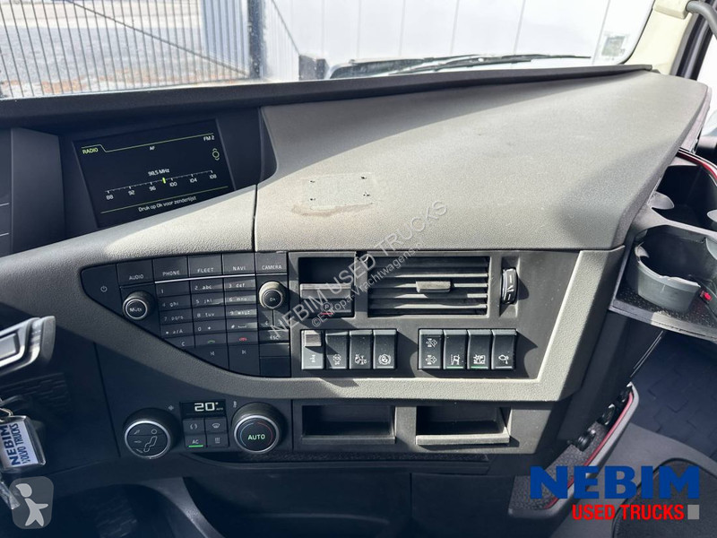 جرار Volvo 420 4x2 - 796.861km - Work remote