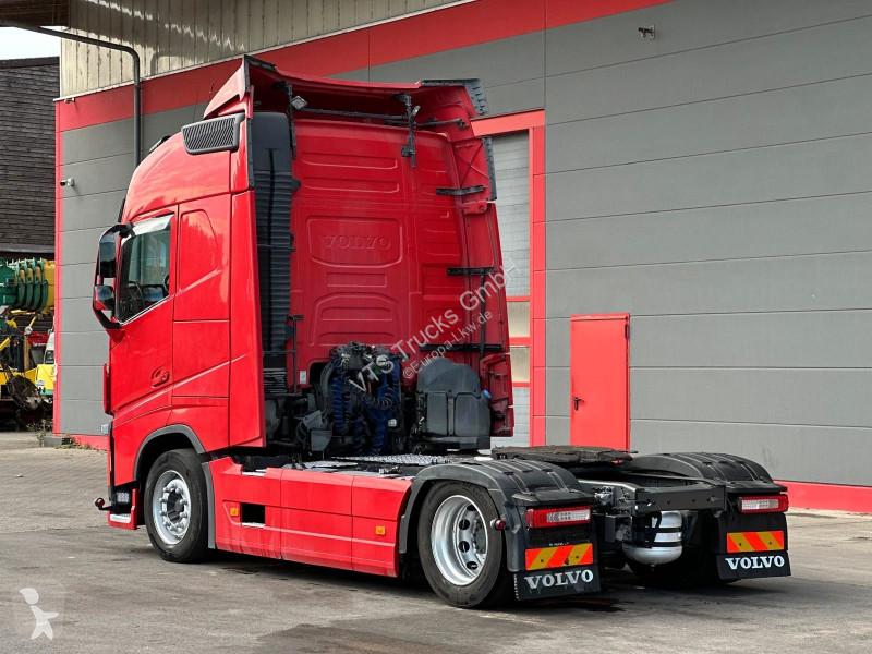 جرار Volvo 500 4x2 LL Hubsattel