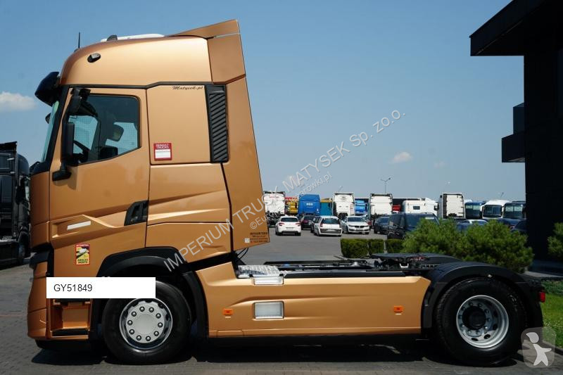 جرار Renault T 520
