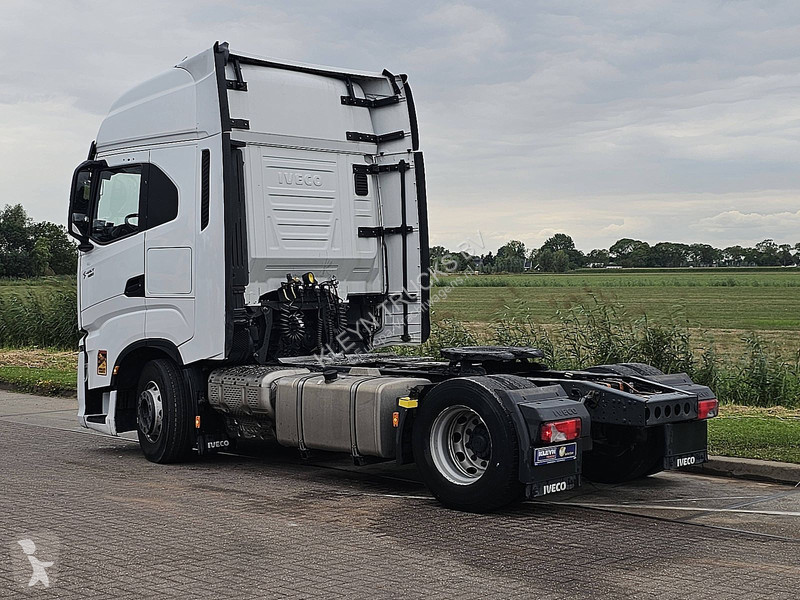 جرار Iveco AS440S49