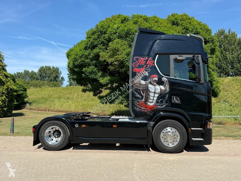 جرار Scania S660...