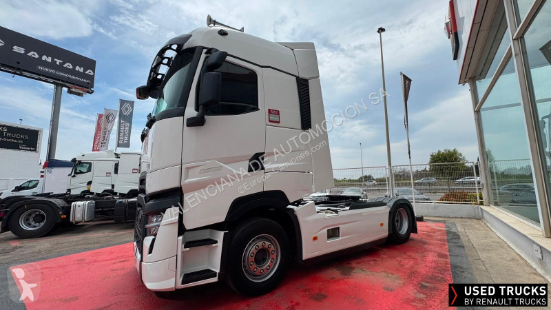 Cap tractor Renault