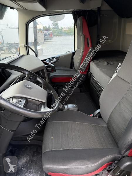 جرار Volvo 500