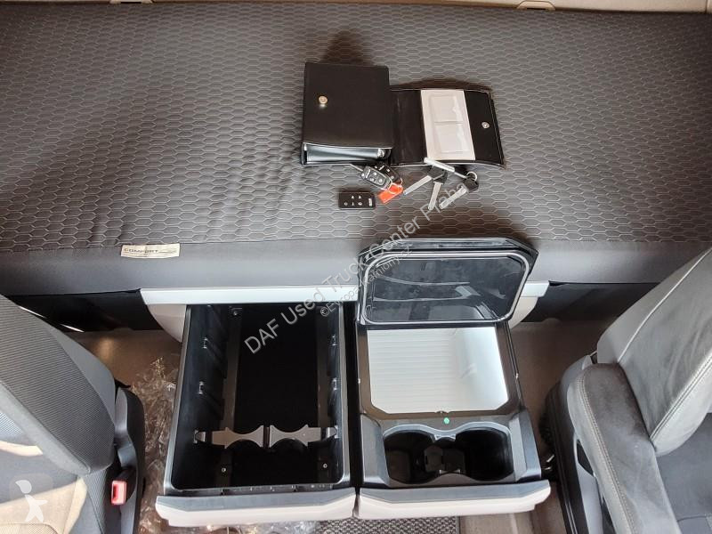 جرار DAF XG  FT LOW DECK 4X2