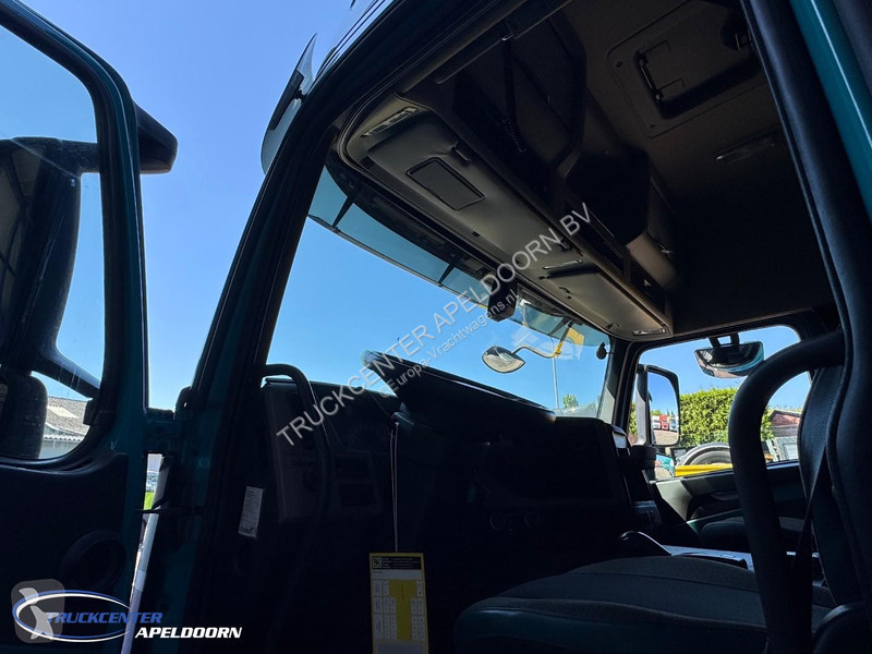 جرار Volvo Globetrotter 4x2