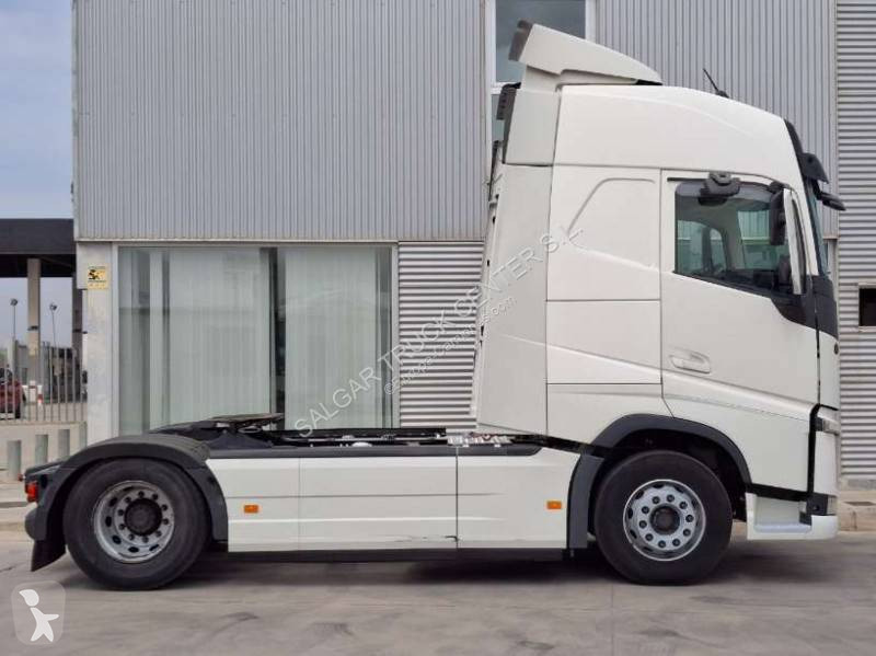جرار Volvo