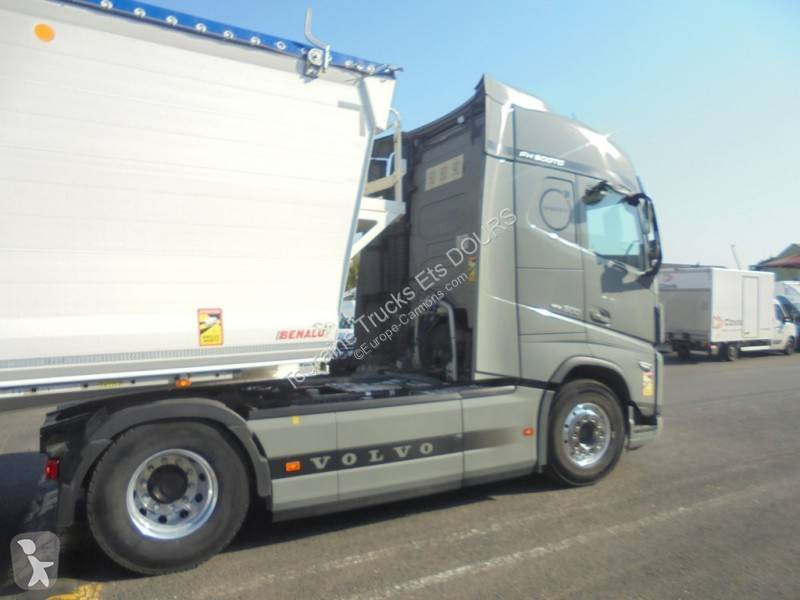 جرار Volvo