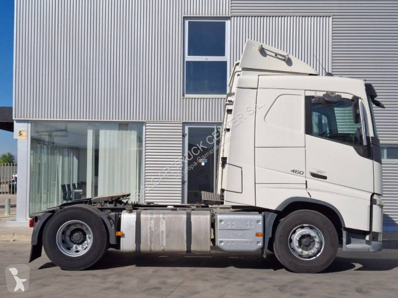 جرار Volvo