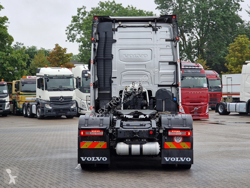 Tahač Volvo 13460 Globetrotter 6x2/4 - Full air...