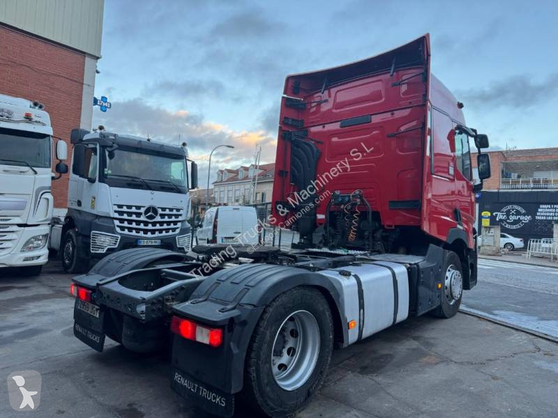 Cap tractor Renault